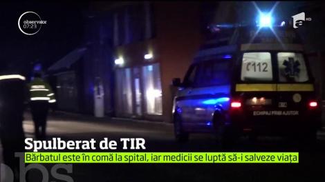 Un bărbat de 47 de ani din Bistriţa-Năsăud este în comă la spital după ce a fost spulberat de un TIR