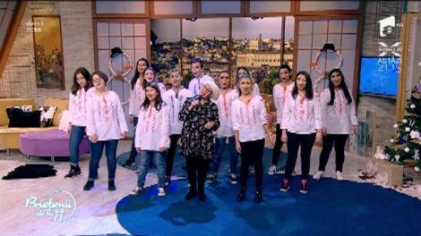 Se apropie Crăciunul şi magia sărbătorilor invadează platoul emisiunii "Prietenii de la 11"! Mirabela Dauer şi Corul Nostalgia au venit să colinde!