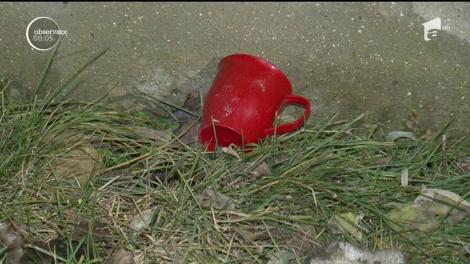 Doi poliţişti chemaţi să intervină la o încăierare într-un bar au fost atacaţi de scandalagii. Agenţii s-au refugiat în maşina de Poliţie