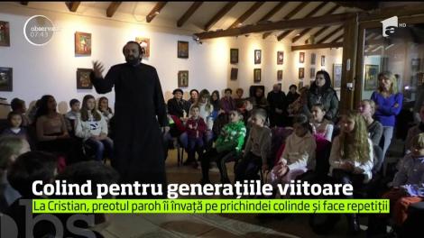 La Cristian, Braşov, copiii se pregătesc pentru colindat chiar cu preotul paroh al bisericii