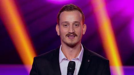 Cheloo: „Eu cred că acum domnul Mane Voicu are un tremur de genunchi drept fantastic!”. Finalistul nu a tremurat deloc și ne-a făcut să râdem în hohote!