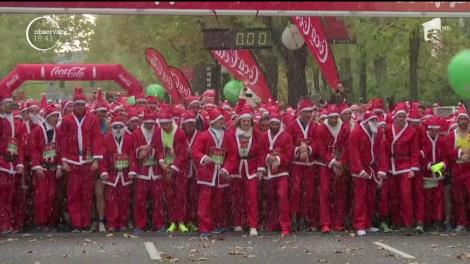 Imagini copleşitoare vin din Madrid, unde zece mii de spiriduşi şi Moşi Crăciun au umplut străzile într-o cursă emoţionantă