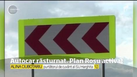 Autocar răsturnat în Harghita. Pompierii au declanşat planul roşu de intervenţie