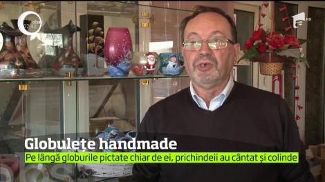 Globuri de Crăciun confecţionate manual, chiar de spiridușii Moșului
