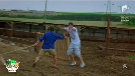 Şi a început nebunia la Vama Veche. Speak, bătut de nea Mărin: "Dă tare, nu glumeşte!"