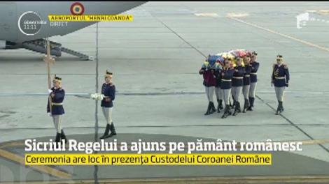 Funeraliile Regelui Mihai. Momentul sosirii sicriului Regelui în România