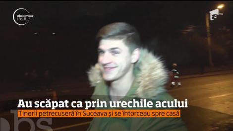 Un automobil s-a izbit de un stâlp și s-a rupt în două