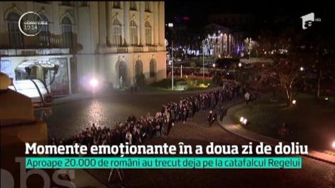 Momente emoţionante la Palatul Regal şi în a doua zi de doliu naţional