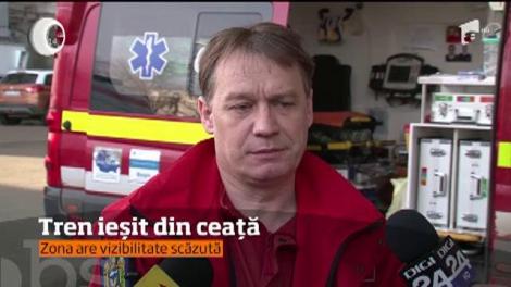 Un tânăr a murit şi doi oameni au fost răniţi grav, după ce o maşină a fost spulberată de tren din cauza ceţii
