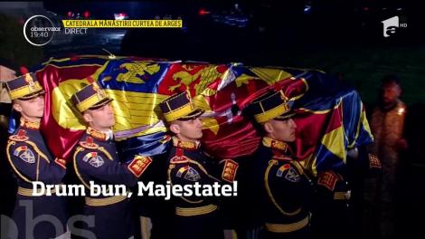 Trupul regelui Mihai este condus, pe ultimul drum, spre necropola de la Curtea de Argeș