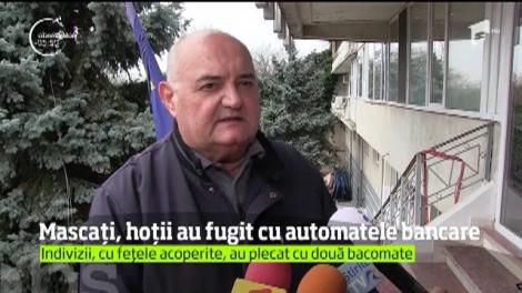 Jaf ca în filmele americane! Hoții au dat năvală în magazin și au fugit cu automatele bancare