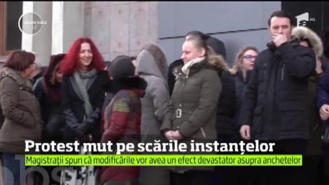 Scandalul modificărilor aduse Legilor Justiţiei ia amploare