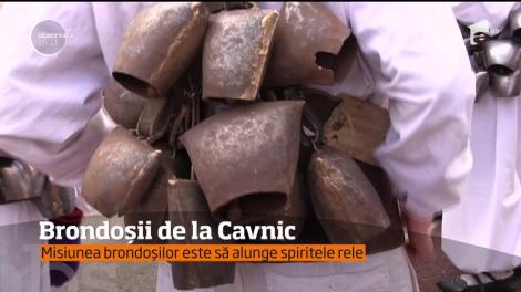 Brondoșii de Cavnic. În Maramureş sărbătorile de iarnă se marchează printr-o tradiţie veche de peste trei secole