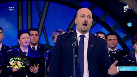 Cea mai frumoasă colindă de Crăciun &bdquo;Vin colindătorii", interpretată de Corul Poliției de Frontieră. Sună divin!