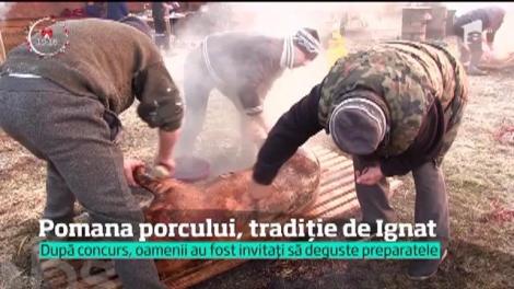 Ceaunele cu pomana porcului şi jumări au sfârâit toată ziua în gospodării