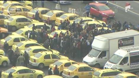 Este haos în Capitală! Centrul Bucureştiului este blocat după ce mii de transportatori au ieşit la proteste