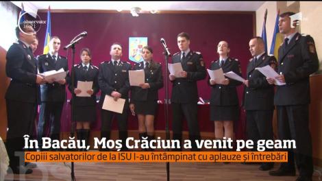 În Bacău, Moș Crăciun a venit pe geam