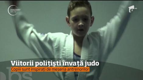 Doi poliţişti din Bistriţa au descoperit metoda prin care copiii pot fi ţinuţi cât mai mult departe de calculatoare