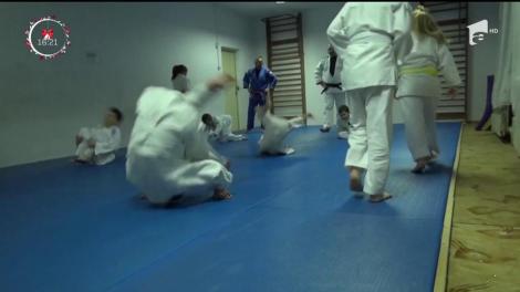 Doi poliţişti din Bistriţa au descoperit metoda prin care copiii pot fi ţinuţi cât mai mult departe de calculatoare