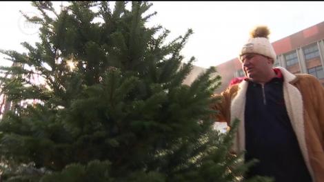 În mall-uri, pieţe, pe şosele, se duce o cursă contracronometru