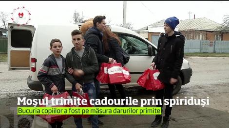Moş Crăciun şi-a trimis ajutoarele la două şcoli din Teleorman