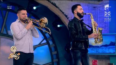 Dorul de casă se alină cu Mahala Rai Banda. Au venit la Neatza cu un colind pentru diaspora