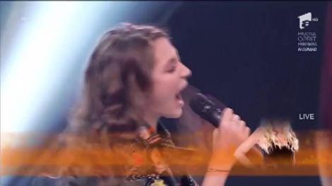 Finala X FACTOR 2017. La doar 14 ani, Francesca Nicolescu a dat tot pe scena X Factor. Împreună cu Liviu Teodorescu, a cântat EXCEPŢIONAL "Smells Like Teen Spirit": "Fata asta poate să cânte orice"