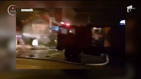 Un incendiu puternic a izbucnit la un service auto din Baia Mare
