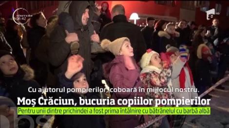 Moş Crăciun, bucuria copiilor pompierilor