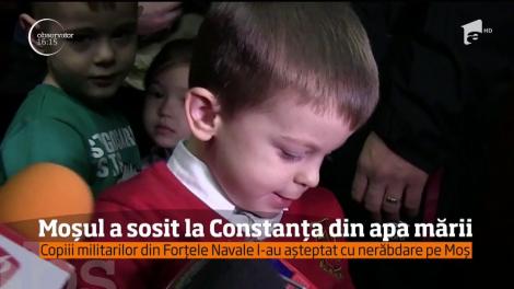 La Constanţa, Moş Crăciun a renunţat la sania trasă de reni şi a venit cu daruri pentru copii, în costum de scafandru!