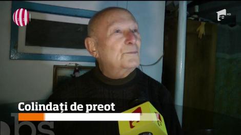 Un preot din judeţul Caraş-Severin îi învață pe copii colinde tot anul