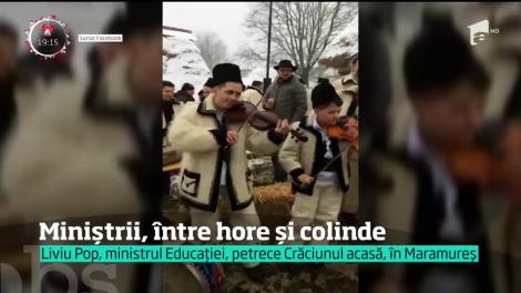 Miniştrii au plecat la colindat. Şi-au poposit la gazde cu tolbele pline cu tobă, cârnaţi şi caltaboş