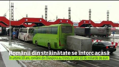 De Crăciun, toate drumurile duc acasă! Românii din străinătate se întorc la cei dragi. Pe aeroporturi, bagajele au miros de afumătură