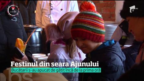 Turiştii savurează deja bunătăţile pregătite de gazdele din pensiuni. Până vine Moşul, mesele sunt pregătite!