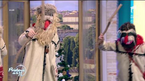 Ansamblul folcloric "Codrii Neamţului" din Piatra Neamţ - Jocul Măştilor