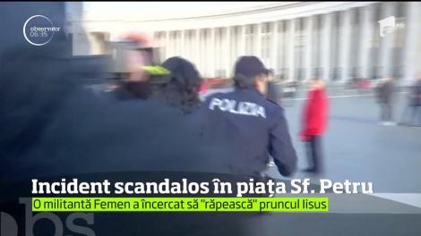 Incident scandalos în piaţa Sfântul Petru de la Vatican. O femeie pe jumătate dezbrăcată s-a năpustit asupra statuii ce reprezintă ieslea de la Betleem