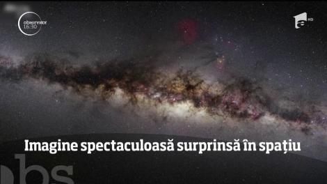 Imagine spectaculoasă surprinsă în spațiu. Arată precum un ornament colorat, specific sărbătorilor de iarnă