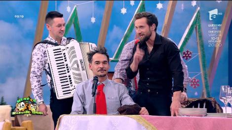 Interpretare LIVE! Unul singur este Răzvan Simion: cântă „Pentru cine am muncit" ca un lăutar adevărat!