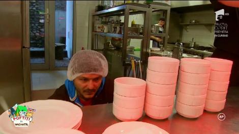 La muncă, tatăăăă! "Ăsta s-a lovit la cap?" Liviu Vârciu e plin de treburi, în timp ce colegii săi se relaxează în restaurant