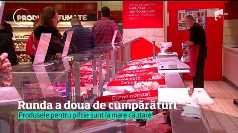 În hipermarketuri sunt deja cozi: după ospăţul de Crăciun, românii pregătesc meniul de Revelion