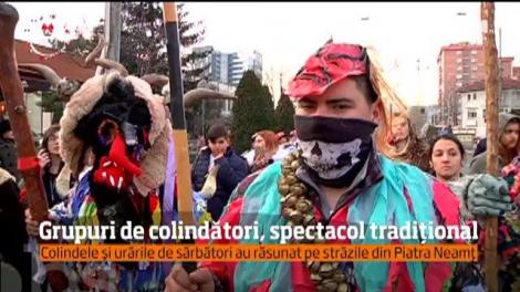 Colindele și urările de sărbători au răsunat pe străzile din Piatra Neamț