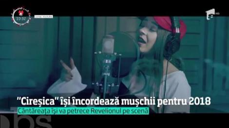 După un Crăciun în familie, cântăreaţa Nicole Cherry a intrat în sala de fitness, să se pregătească pentru Revelion