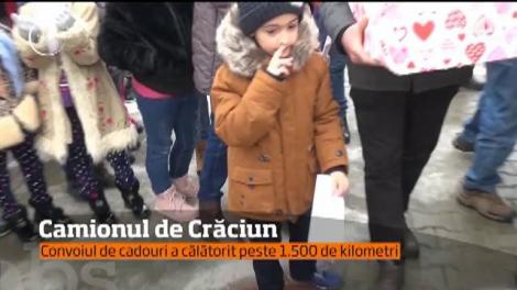 25 de camioane pline de cadouri