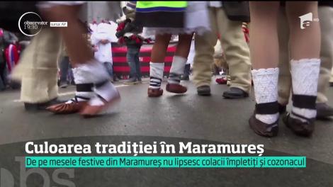 Tradiţiile româneşti au devenit faimoase în toată lumea! Jurnaliştii străini au venit în Maramureş, să afle semnificaţia colindelor şi măştilor populare