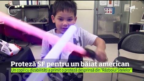 Un băiat de cinci ani din Statele Unite, născut cu mâna dreaptă incompletă, a primit, de Crăciun, un dar cu totul special