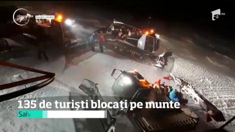 S-a dat alarma la cabana Babele. 135 de turişti au rămas blocaţi pe munte, după ce vremea rea a oprit telecabina