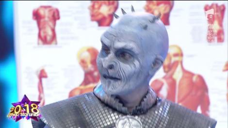 Recunoşti vedeta din spatele măştii? Poate cea mai spectaculoasă transformare din Revelionul Starurilor 2018: Regele Nopții din Game of Thrones