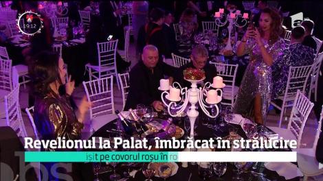 Ținute sclipitoare la Revelionul de la Palatul Parlamentului