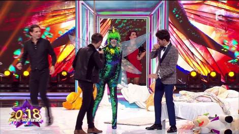 Zâna Măseluță a încheiat ”parada măștilor”! Adelina Pestrițu a fost demascată pe ritmuri de "striptease"