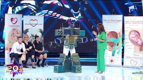 Recunoşti vedeta din spatele măştii? Pe cine a ascuns Optimus Prime din Transformers sub kilogramele de machiaj?!